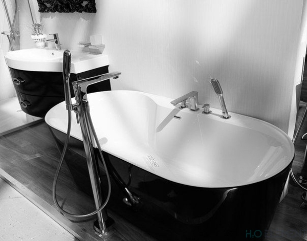 Акриловая ванна BelBagno BB14-NERO/BIA