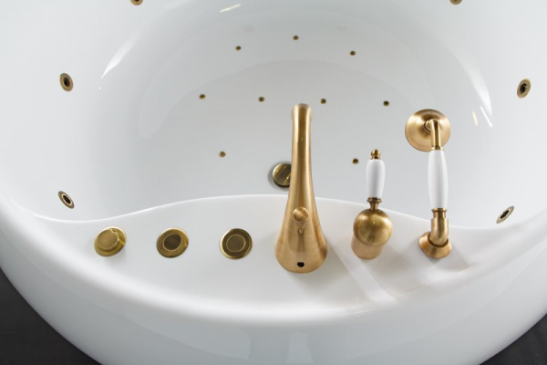 Акриловая ванна BelBagno BB30-1550 Акриловая ванна BelBagno BB30-1550